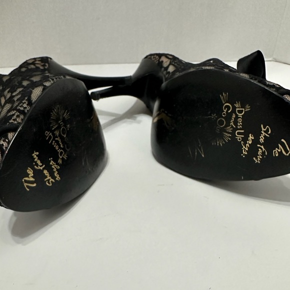 Beverly Feldman Black and Cream Ribbon Lace Up Bootie Pump Heels Size 7.5 Y2K - Picture 8 of 12